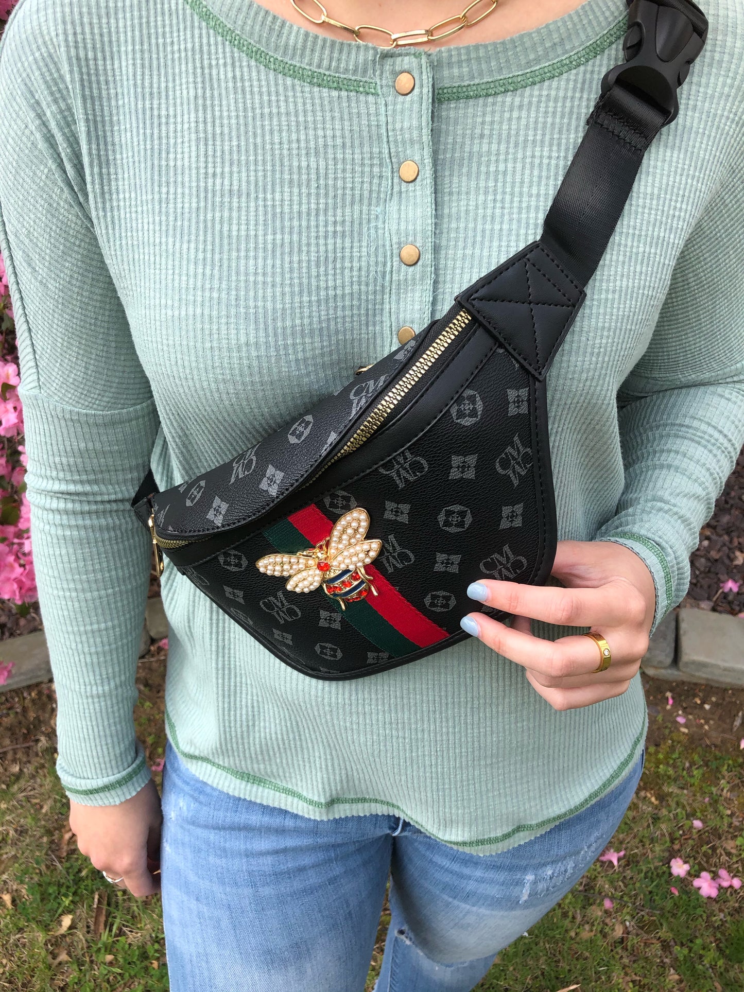 Queen Bee Fanny Pack, Gray/Black
