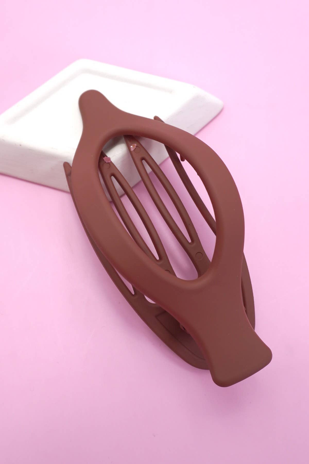 Oval Lay Down Flat Hair Claw Clip, Brown